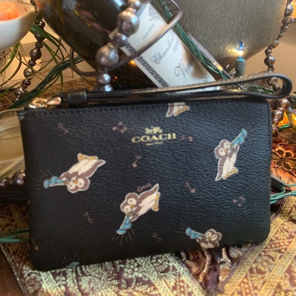 SOLD⛔️Authentic COACH Signature Coated leather penguin print  zip top wristlet - Picture 3 of 11